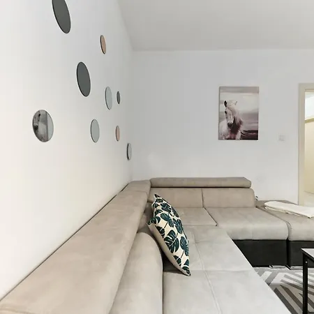 Apartment Ds *