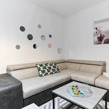 Apartment Ds *